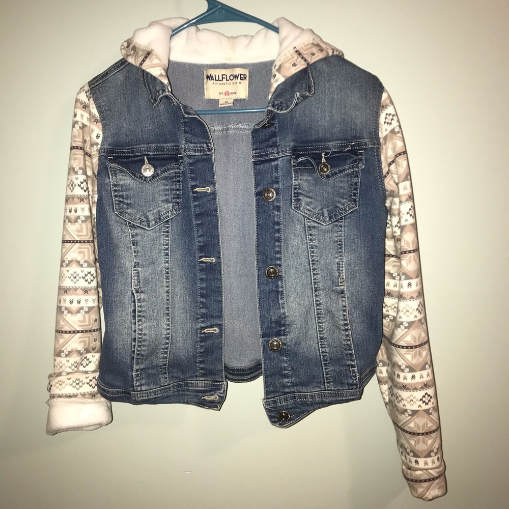 ⚡️SALE 2/25⚡️Thin denim jacket
